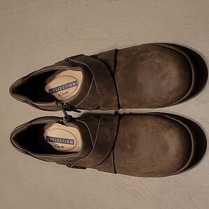 Clarks Oiled Leather Side Zip Shootie - size 9